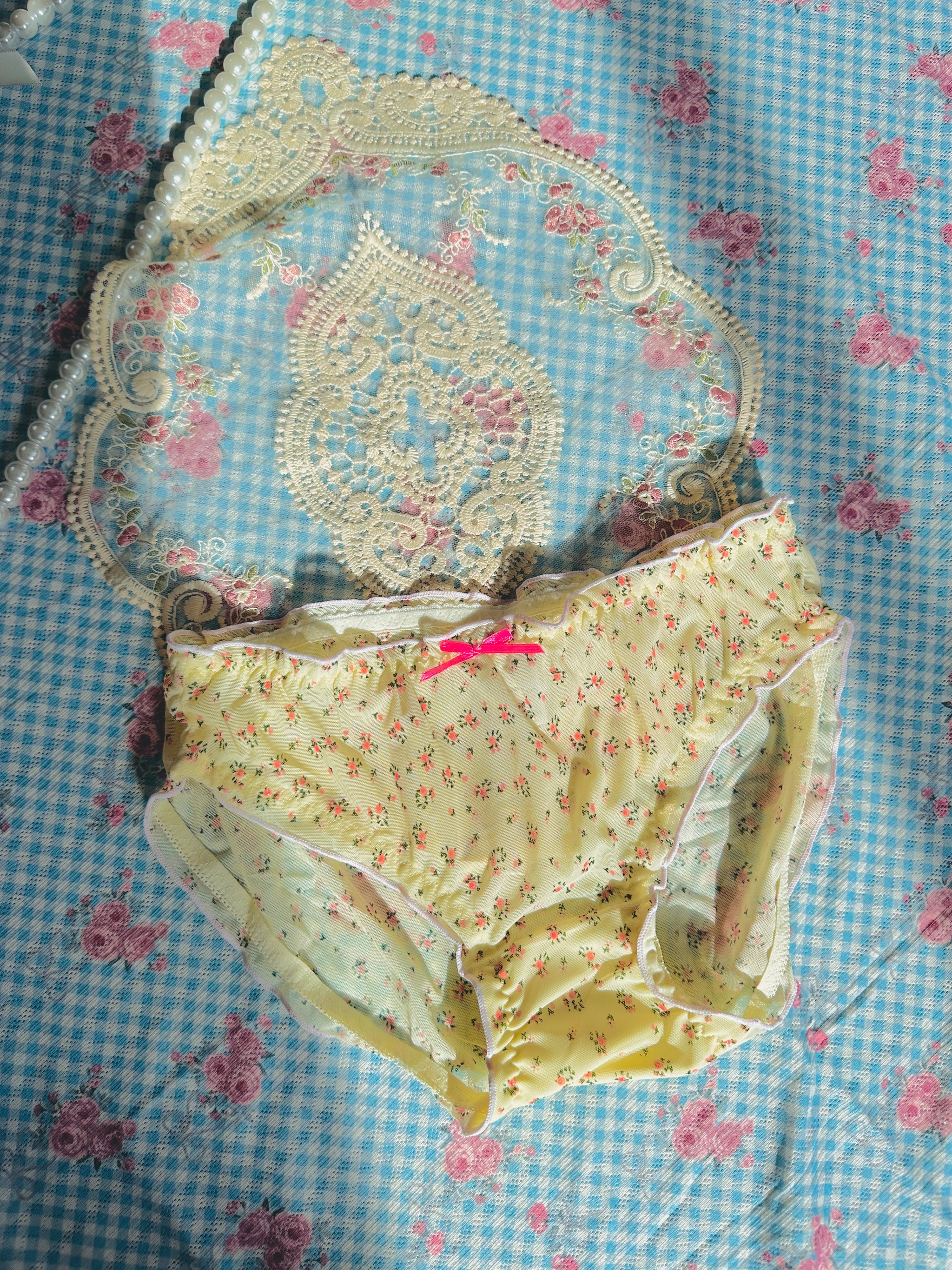 10/26 S Size coquette ruffle lace panties