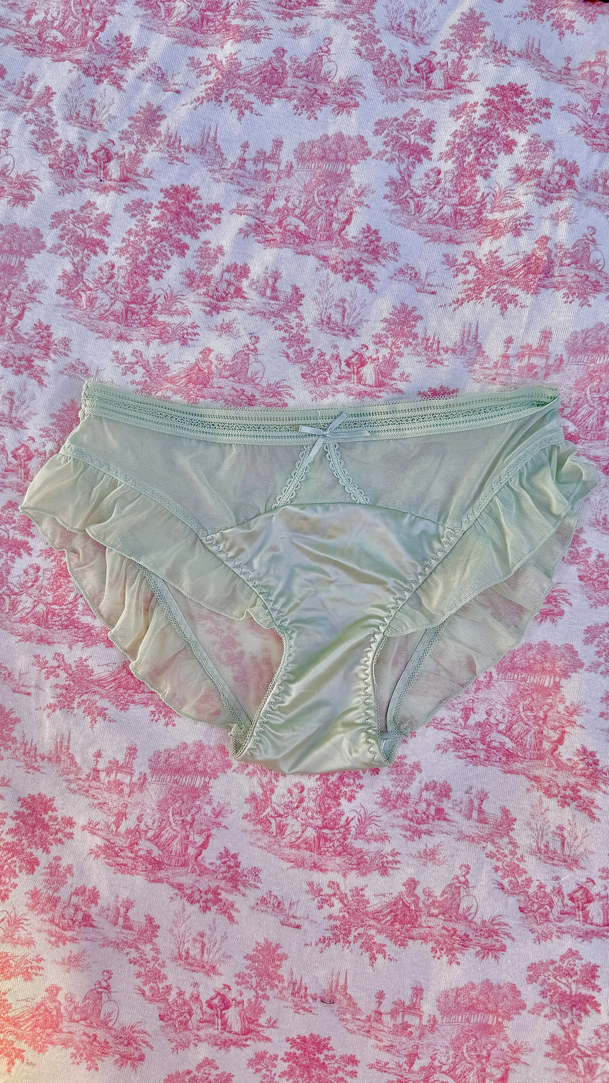 Small Size coquette ruffle lace panties