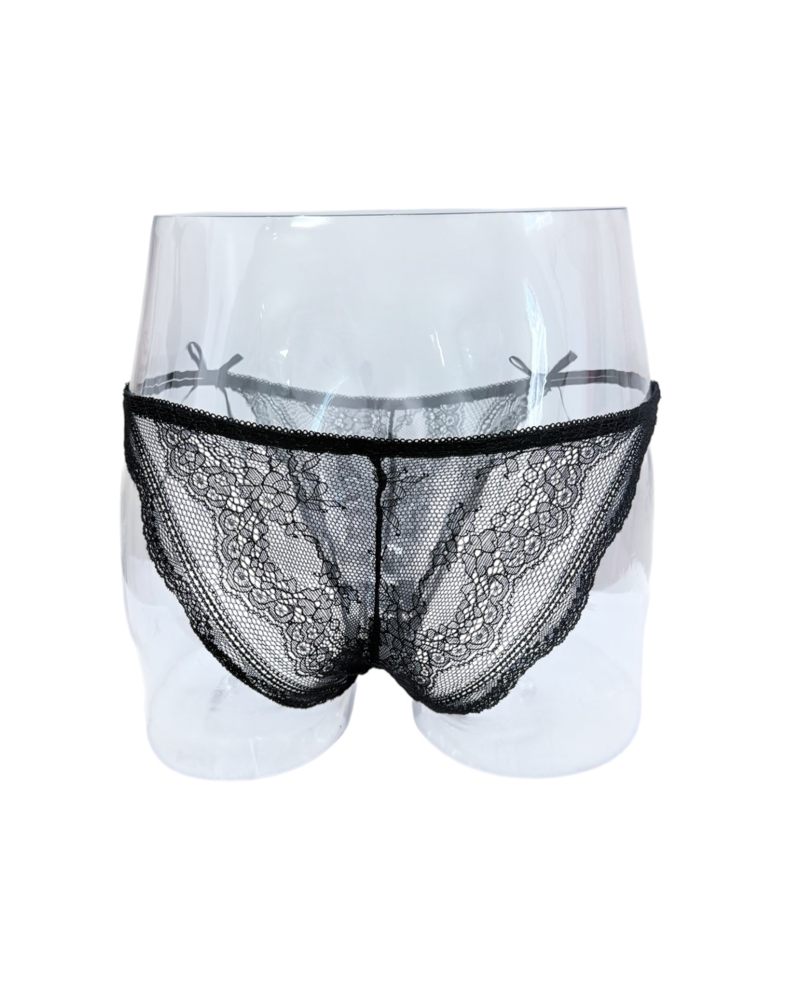 Sophisticated All-Lace Panties with Ruffled Trim