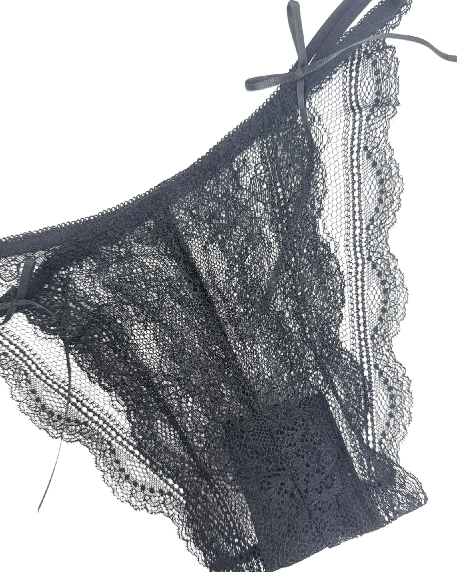 Sophisticated All-Lace Panties with Ruffled Trim