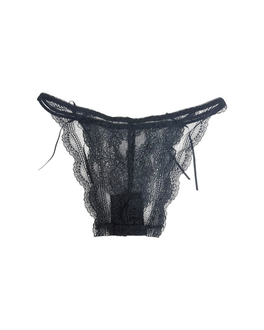 Sophisticated All-Lace Panties with Ruffled Trim